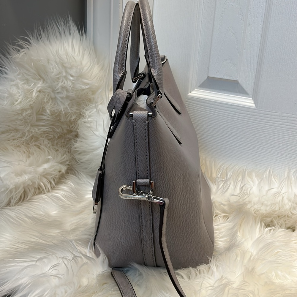 Michael Kors Greenwich Large Grab Bag - Picture 4 of 15